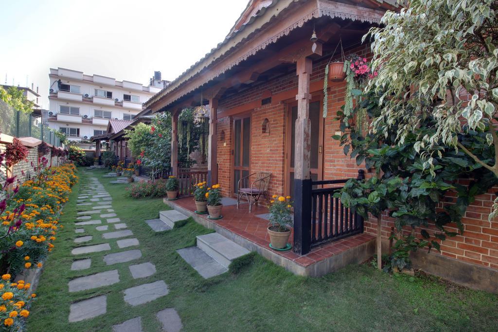 Vardan Resort N' Apartment Pokhara Exterior photo