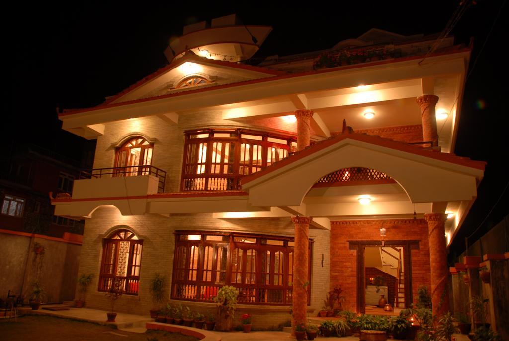 Vardan Resort N' Apartment Pokhara Exterior photo