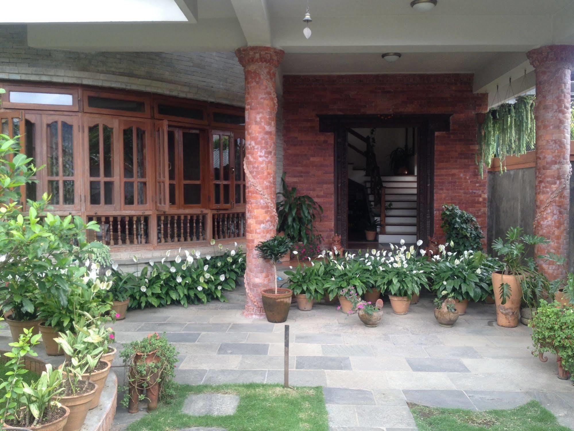 Vardan Resort N' Apartment Pokhara Exterior photo